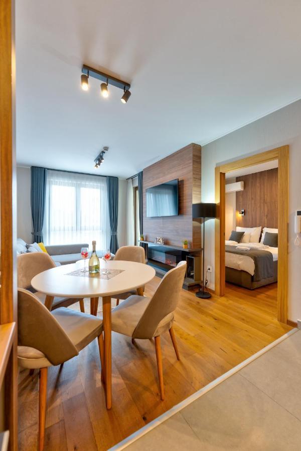 Apartment King's Square Lux 1 *